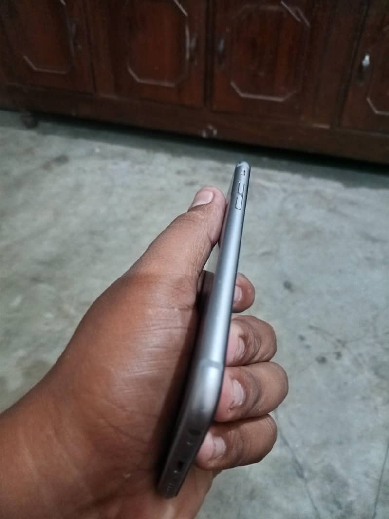 Apple iPhone 6S 4