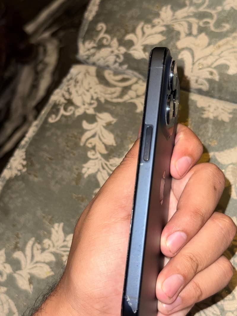 Apple iPhone 15 Pro 2