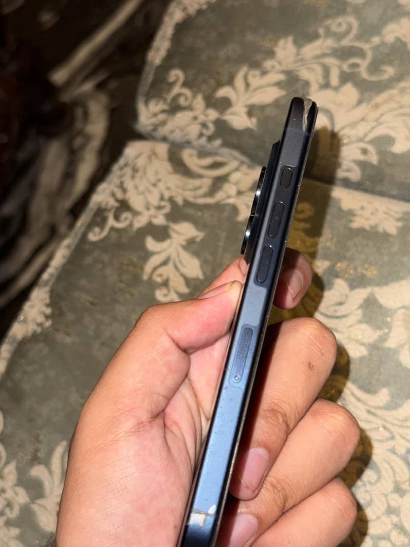 Apple iPhone 15 Pro 3