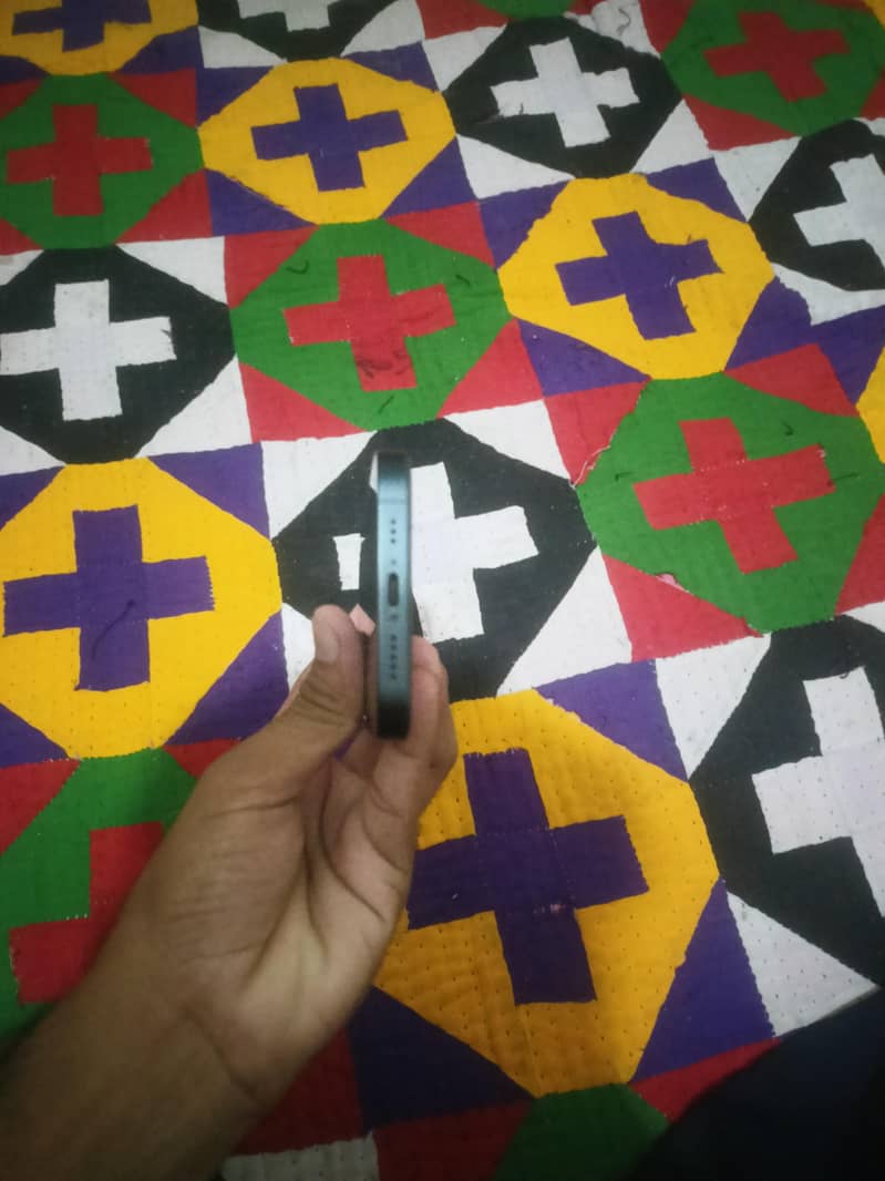 Apple iPhone 14 4