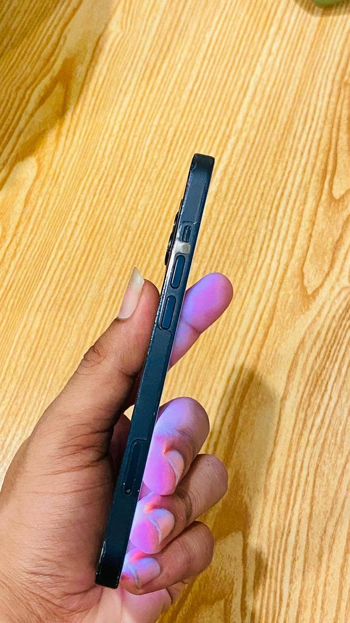Apple iPhone 13 2