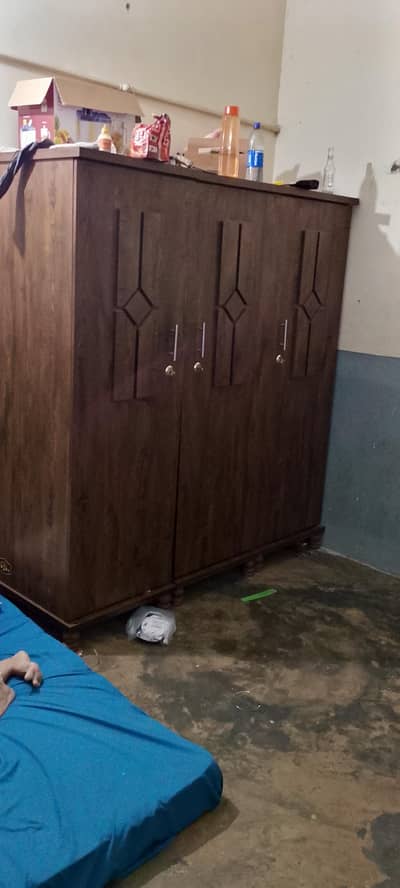 almari 3,door