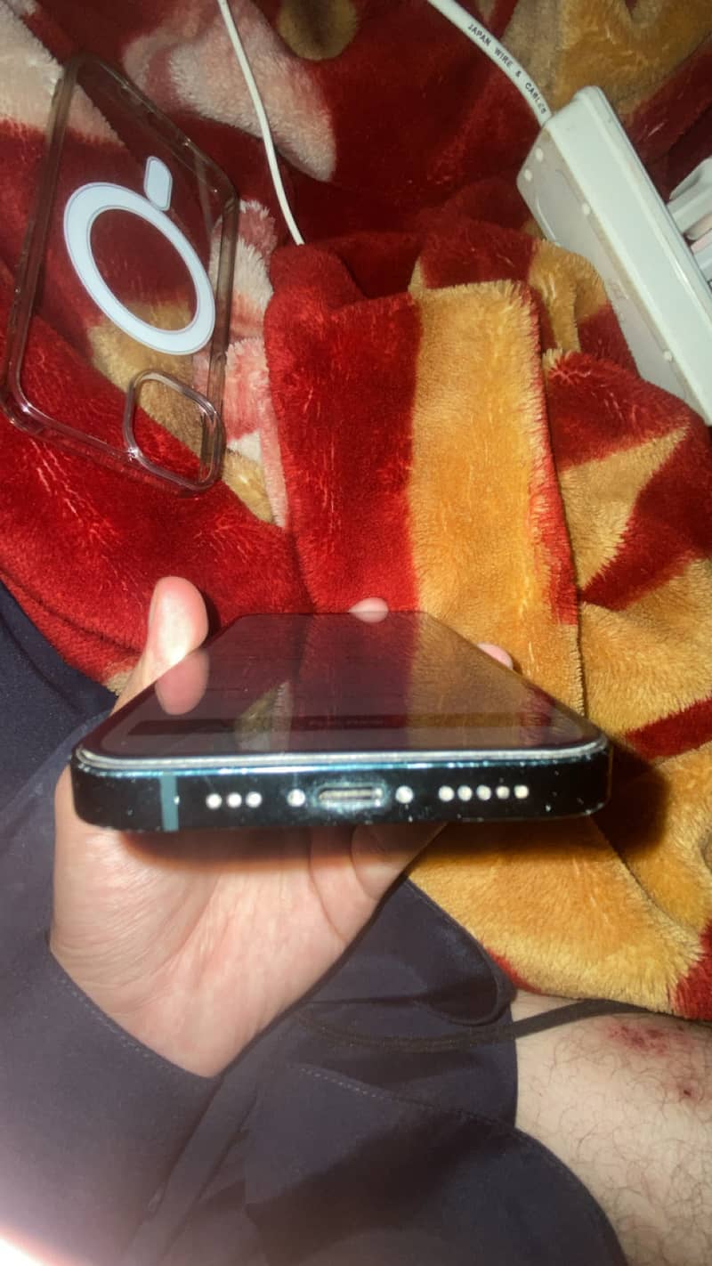 Apple iPhone 13 4