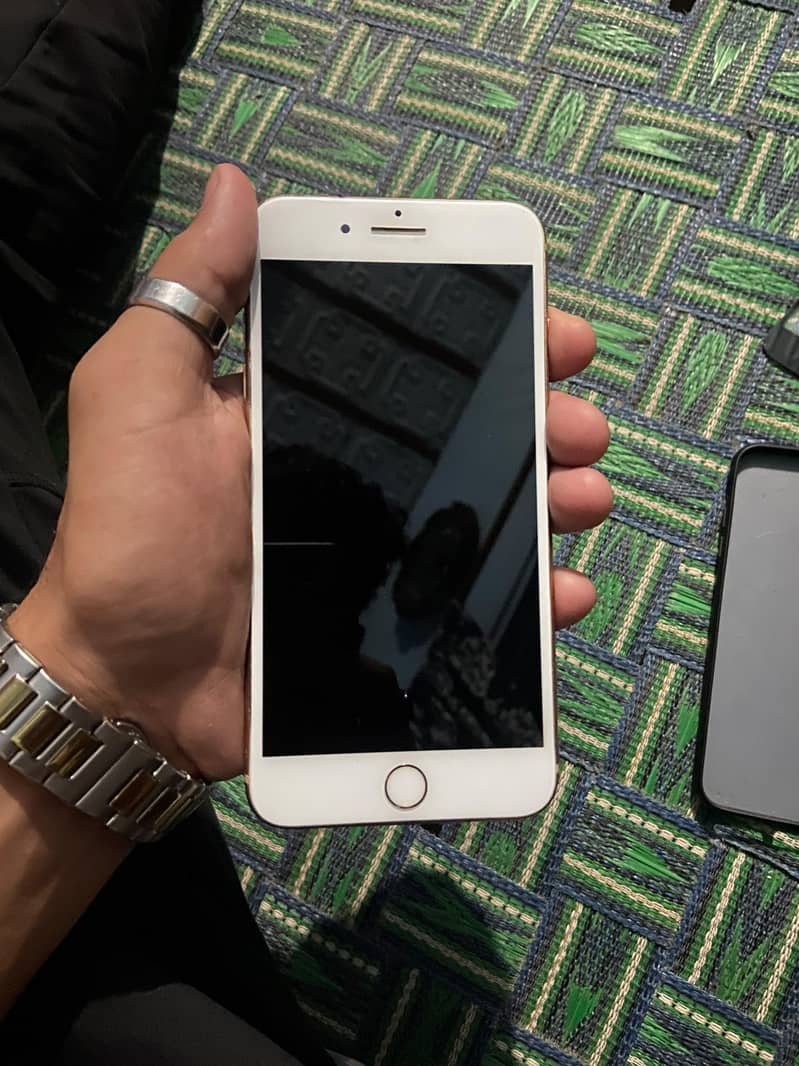 Apple iPhone 8 Plus 1