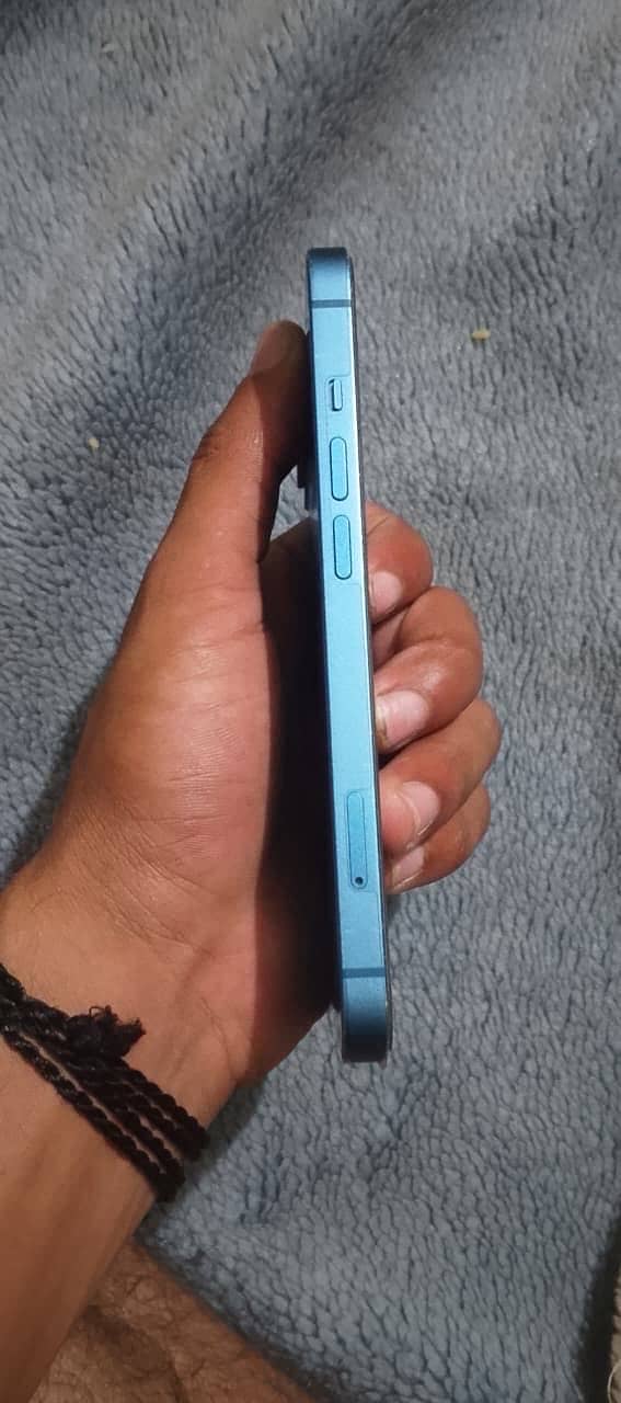 Apple iPhone 13 1