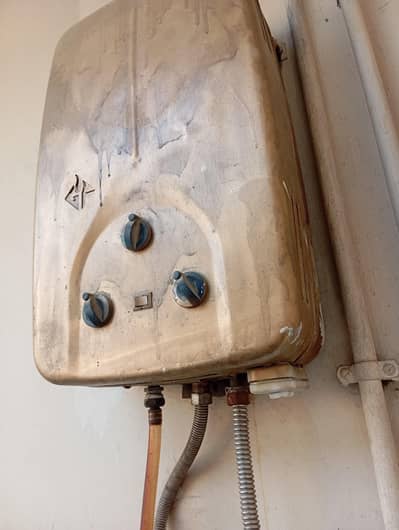 INSTANT GEYSER