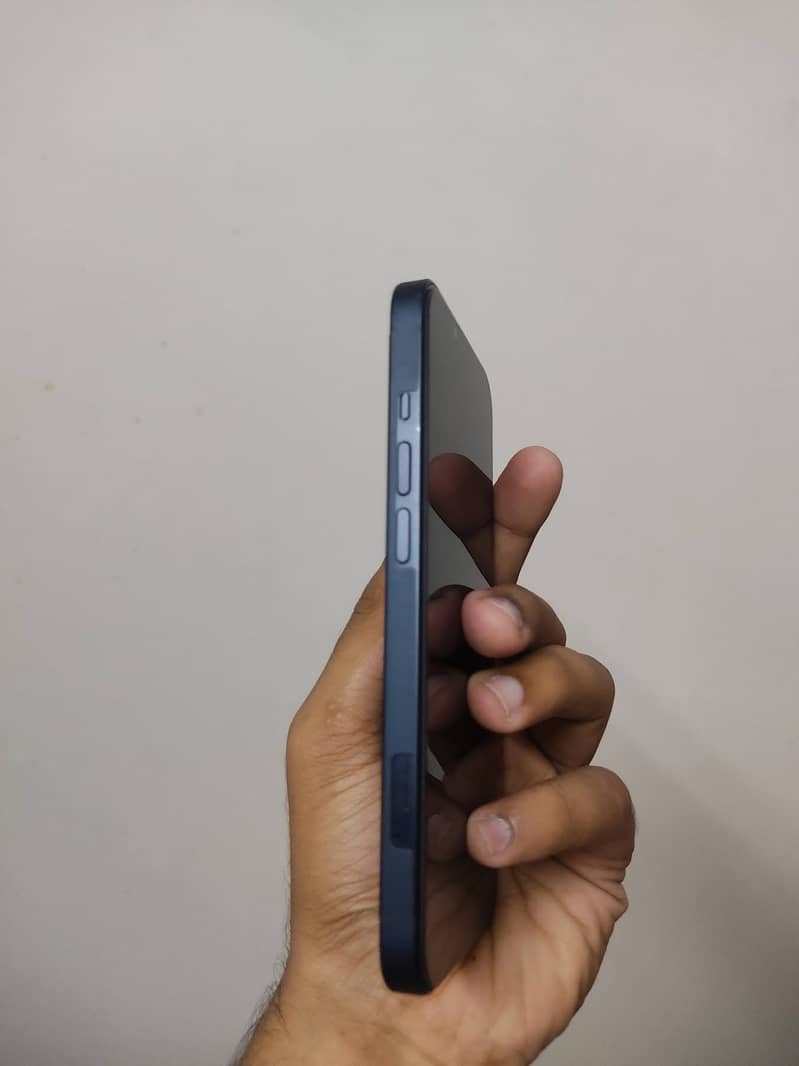 Apple iPhone 13 2