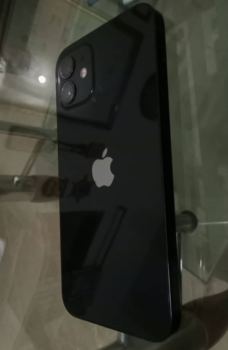 Apple iPhone 12 4