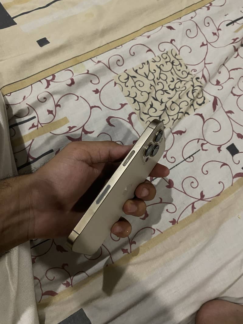 Apple iPhone 13 Pro 4