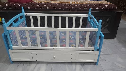 Baby bed with drawer