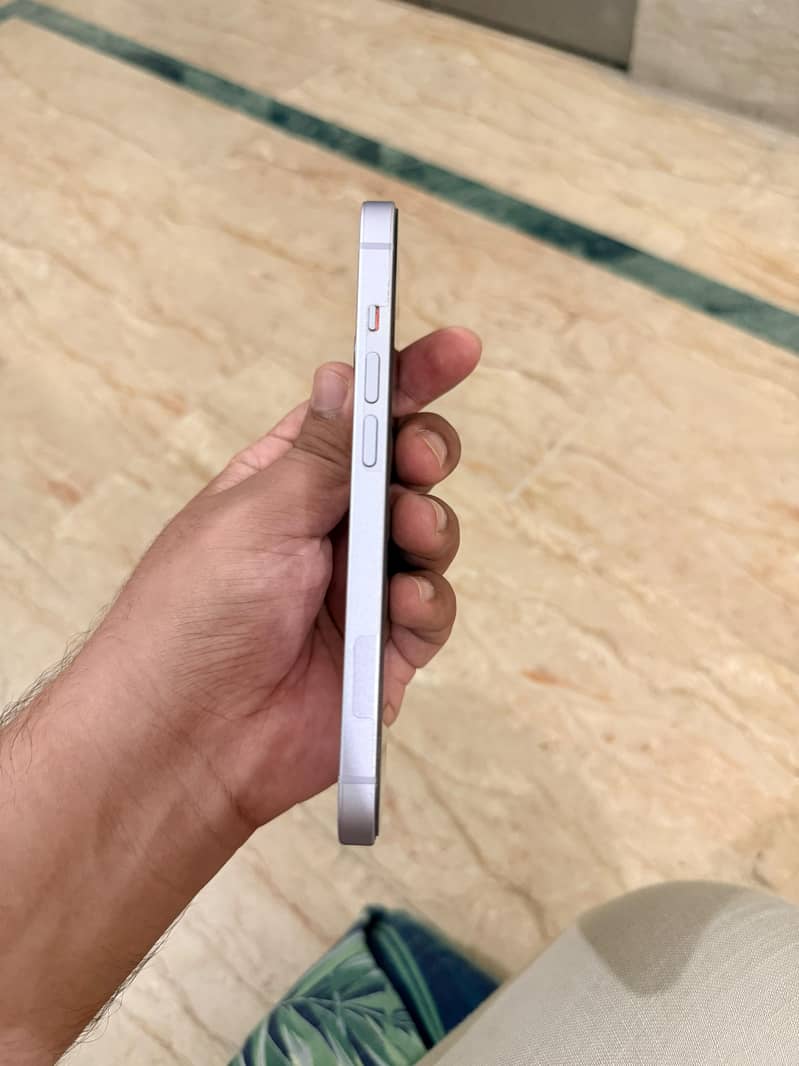 Apple iPhone 14 3