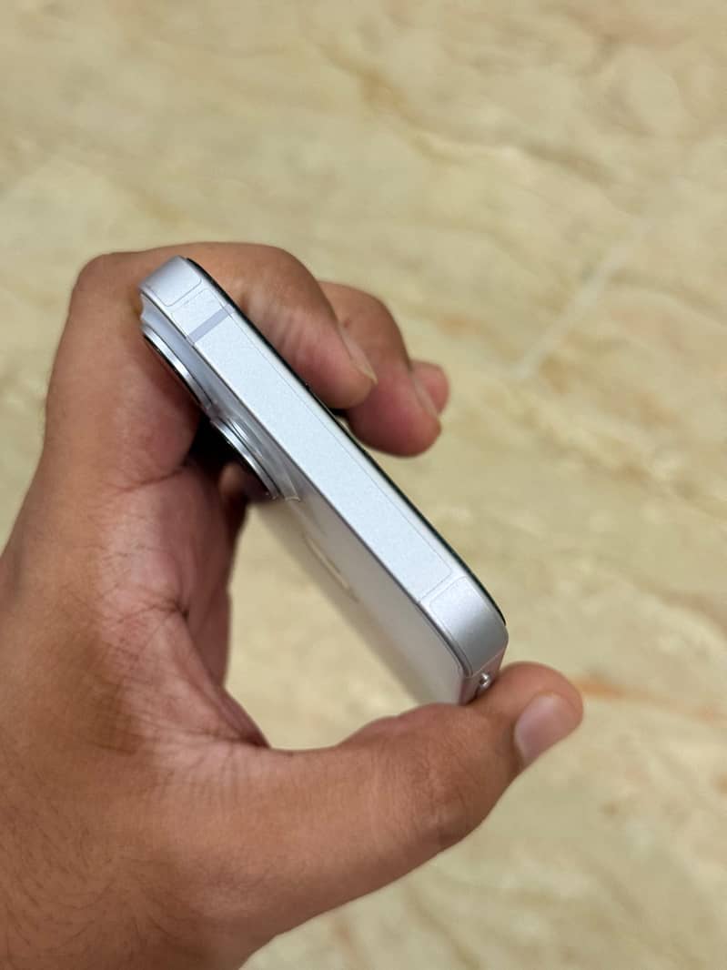 Apple iPhone 14 7