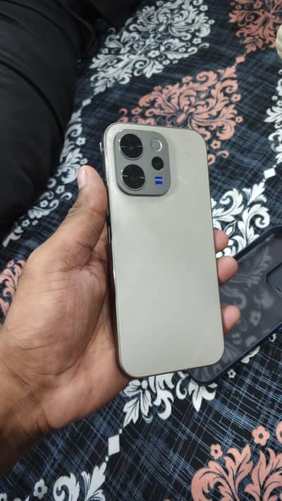 Vivo V70 5G 12/512
