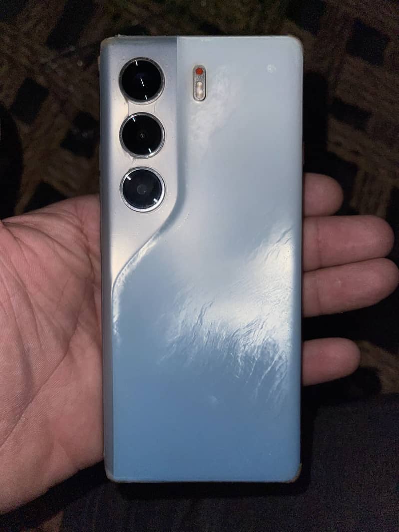 Tecno CAMON 40 Pro 4