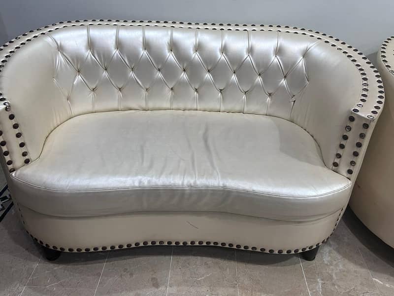 Selling Sofa 0