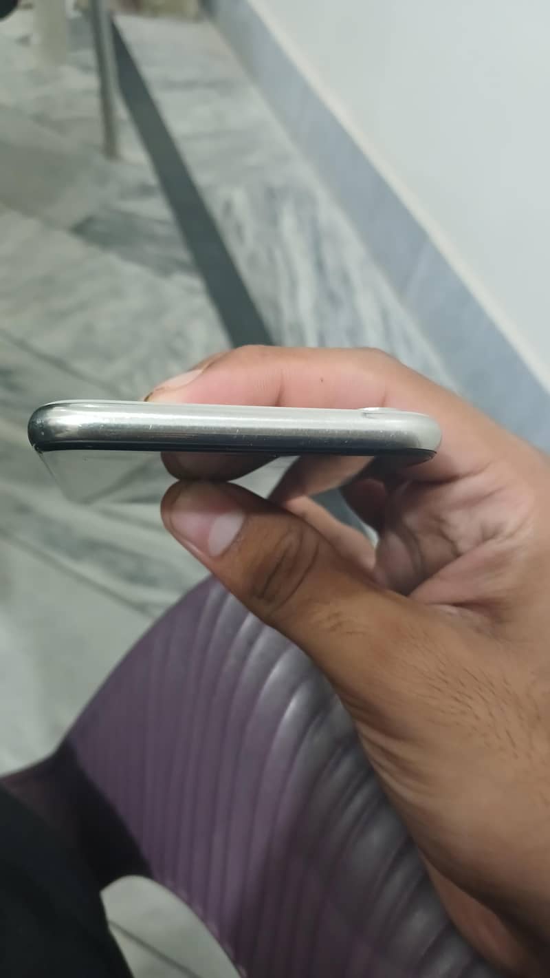 Apple iPhone X 3
