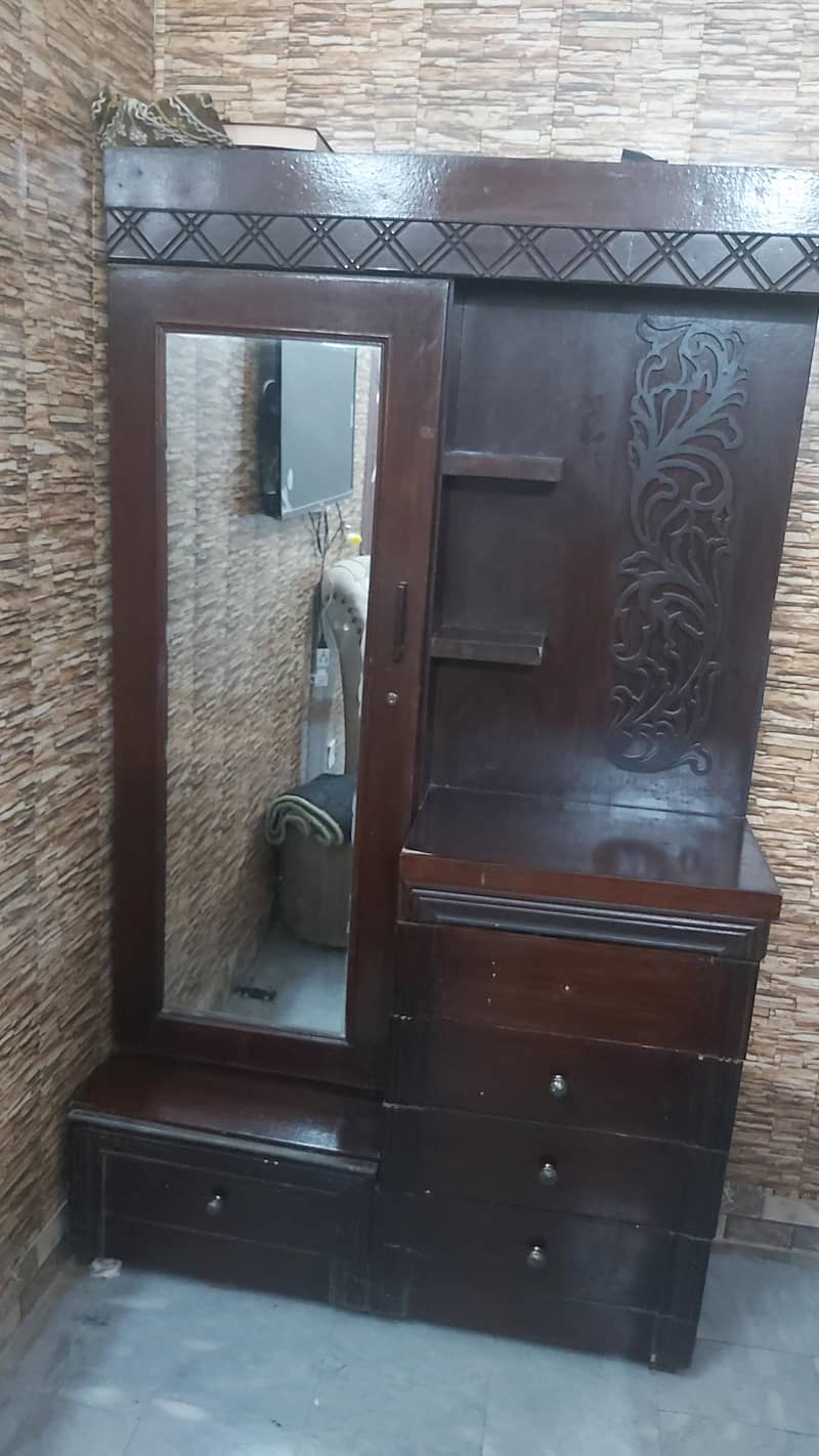 Dressing table 0