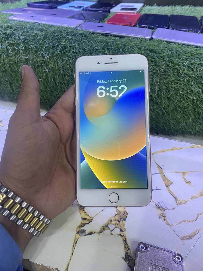 Apple iPhone 8 Plus 1