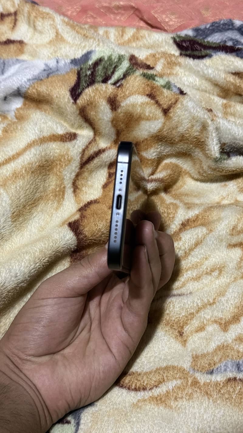 Apple iPhone 15 Pro Max 1