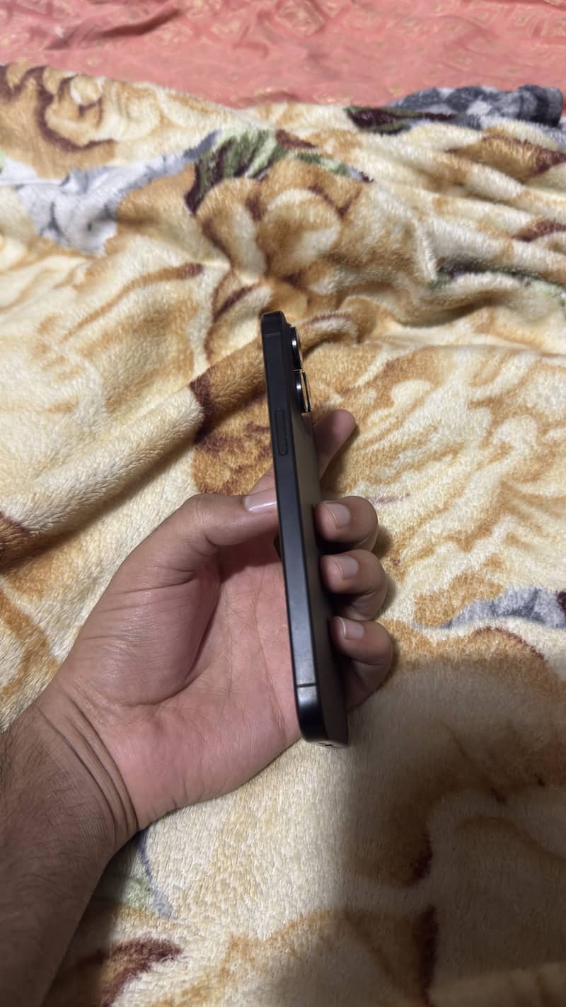 Apple iPhone 15 Pro Max 2