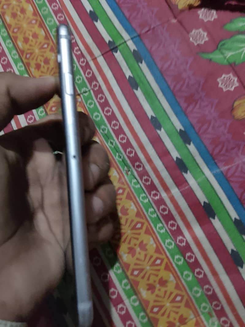 Apple iPhone 6S 3
