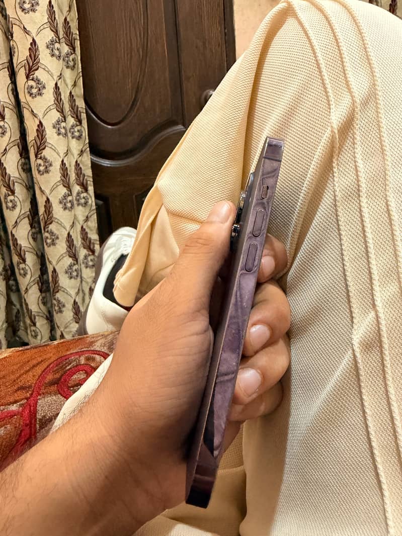 Apple iPhone 14 Pro 4
