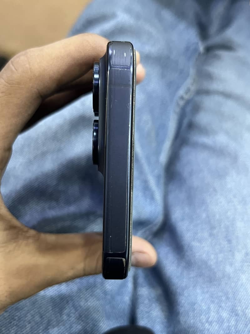 Apple iPhone 15 Pro Max 3