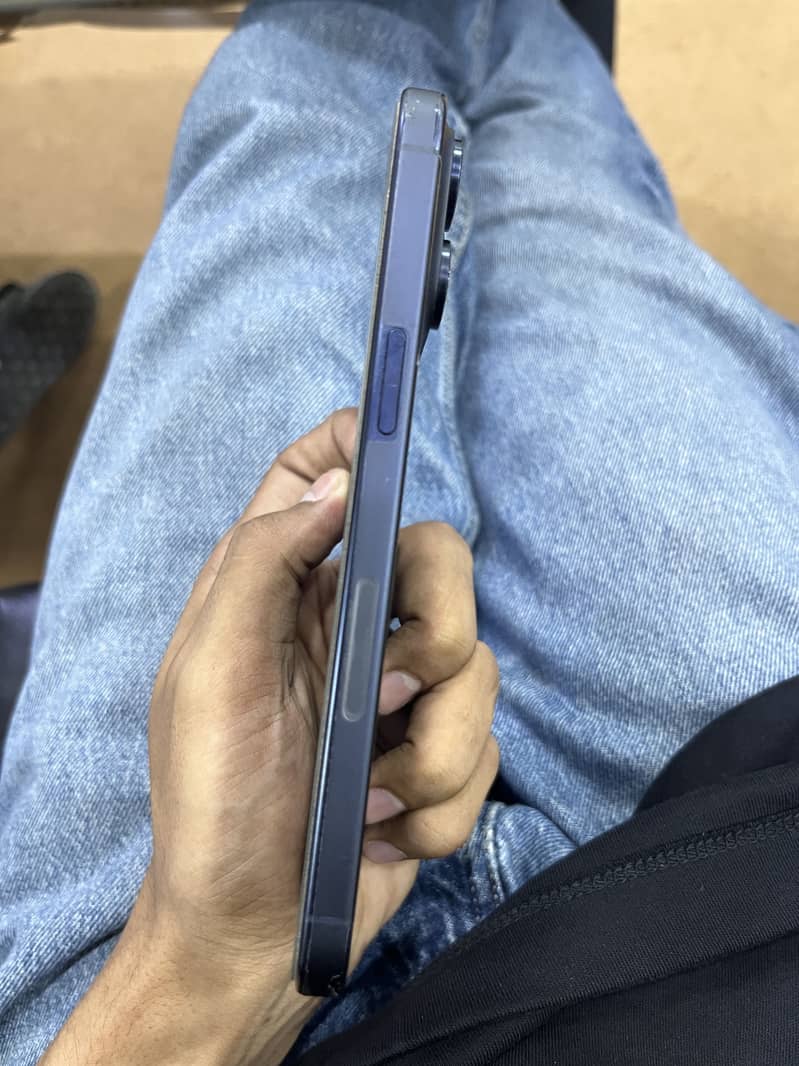 Apple iPhone 15 Pro Max 6