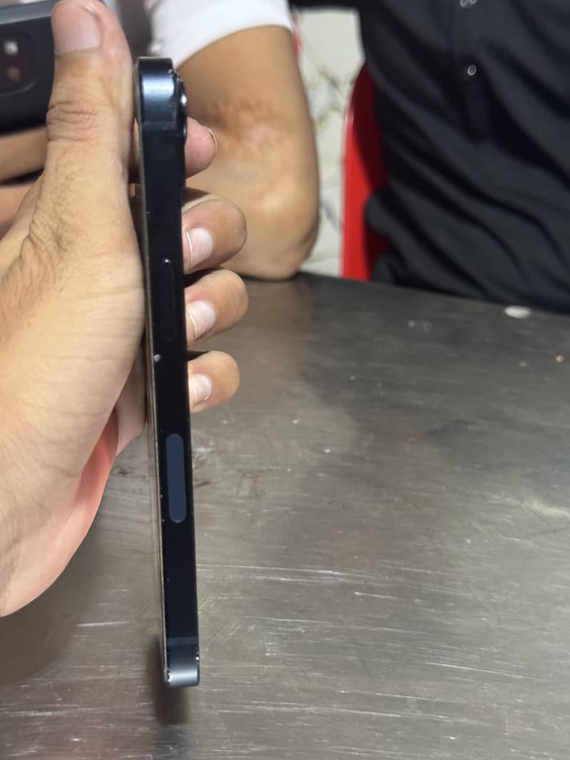 Apple iPhone 13 2