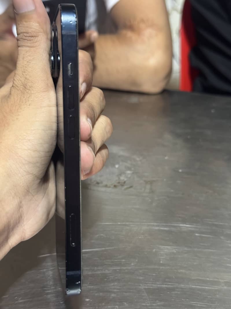 Apple iPhone 13 4