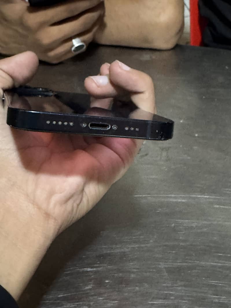 Apple iPhone 13 6