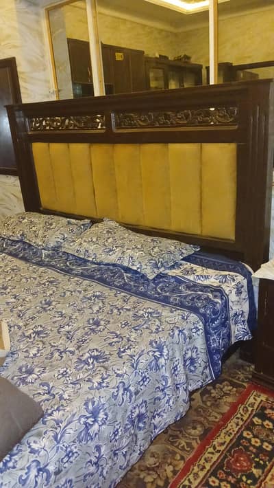 bed,4 door almari, Crockery shokase,Dressing,5 seater sofa set
