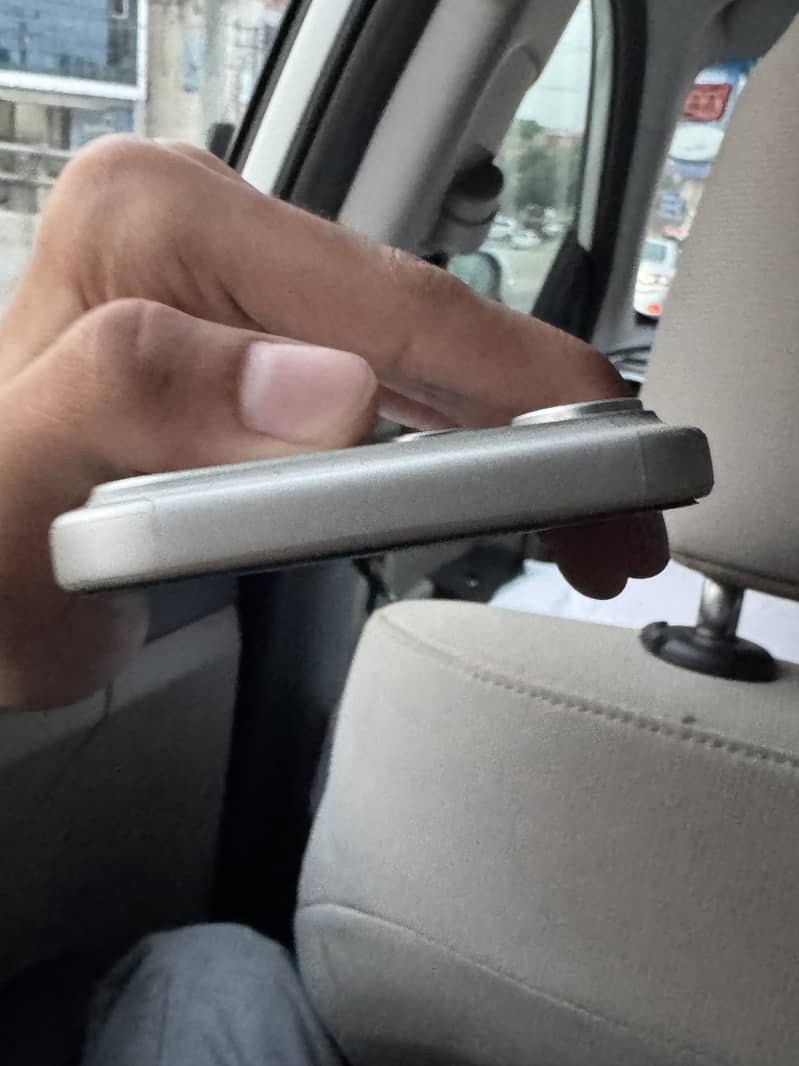 Apple iPhone 17 Pro Max 1