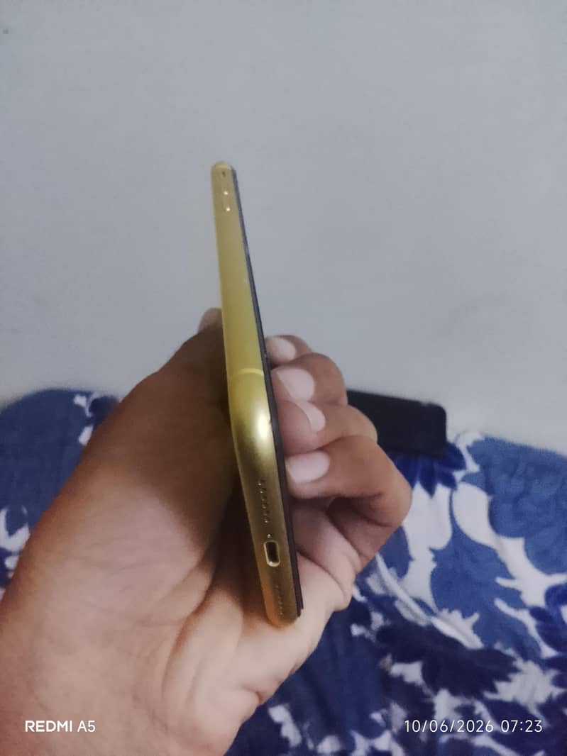 Apple iPhone 11 3