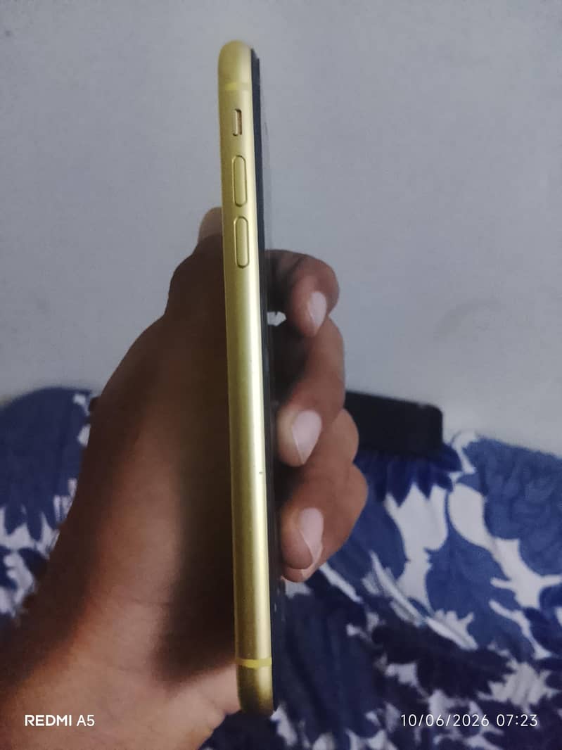 Apple iPhone 11 4
