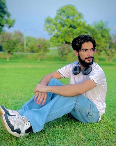 Naveed Khan 