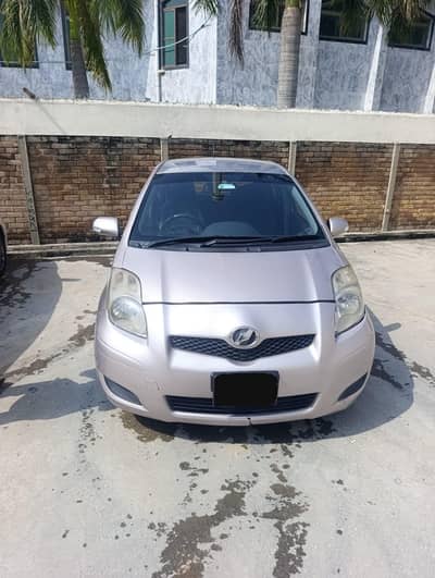 Toyota vitz 2010/13 excellent condition