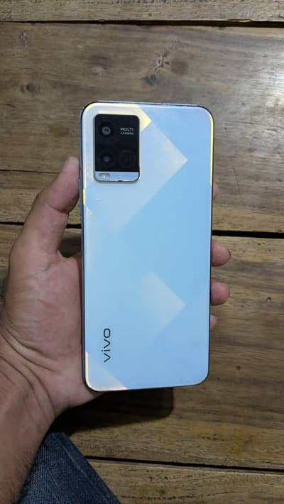 Vivo V21