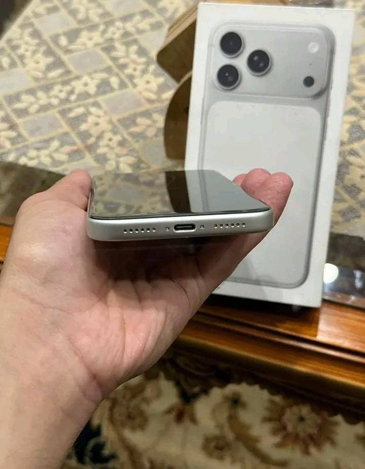 Apple iPhone 17 Pro Max 3
