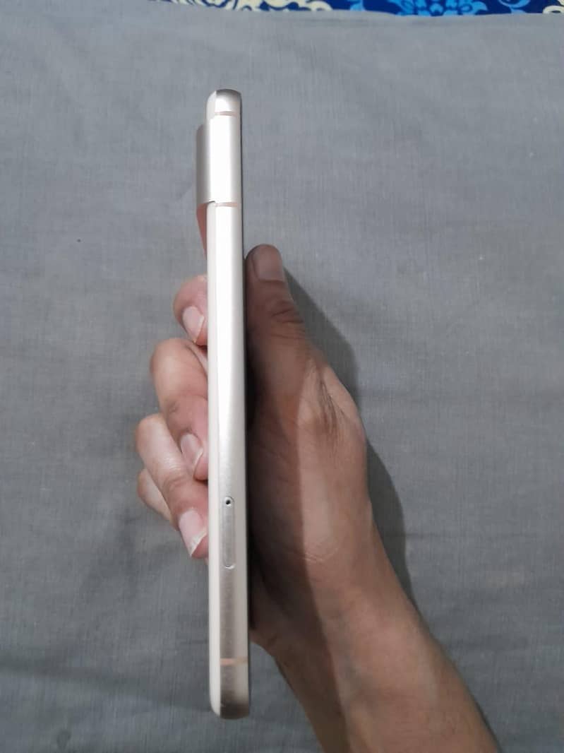 Google Pixel 8 4