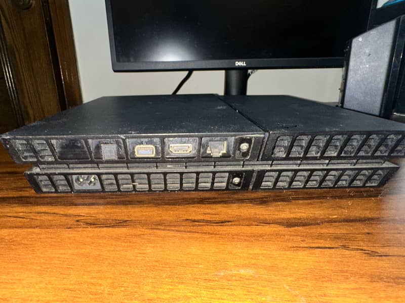 Ps 4 with one original controller 3