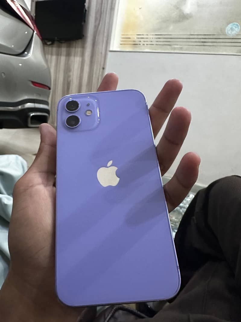 Apple iPhone 12 4