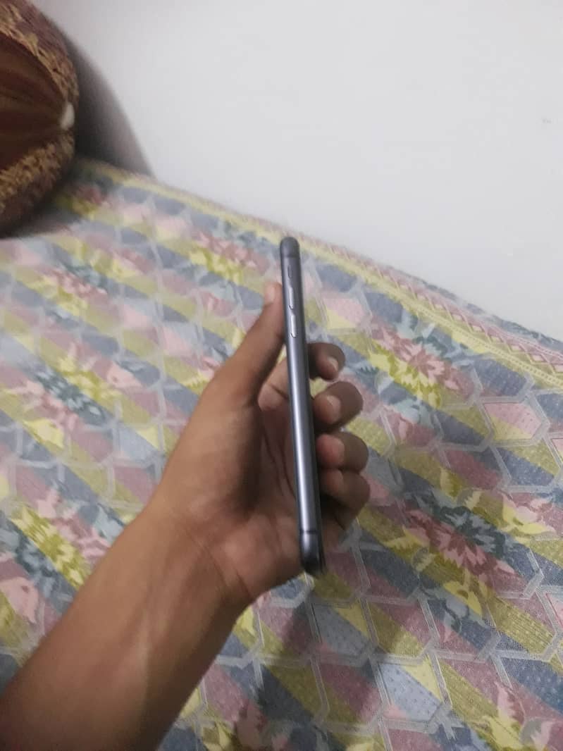 Apple iPhone 11 4