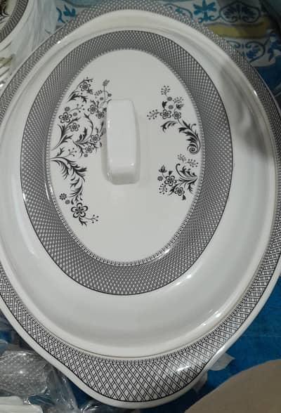 Dinner set for sale 72 peices