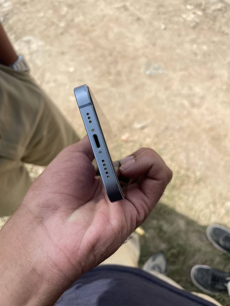 Apple iPhone 14 4