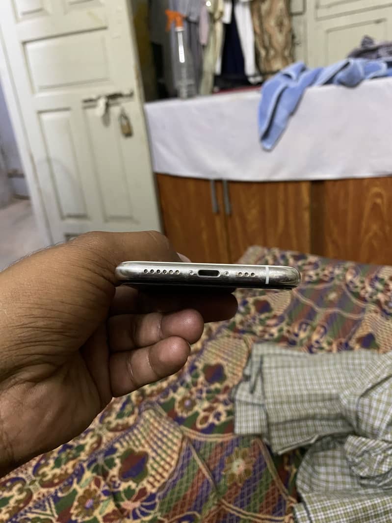 Apple iPhone 11 Pro 2