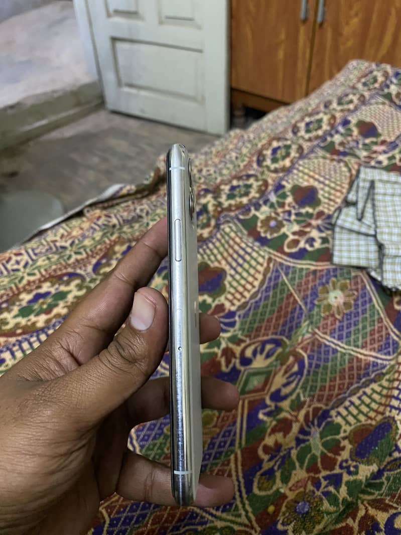 Apple iPhone 11 Pro 5
