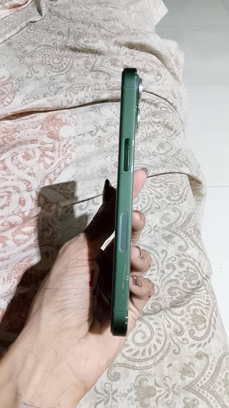 Apple iPhone 13 1