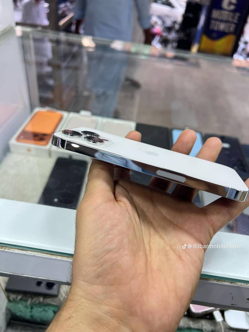 Apple iPhone 13 Pro 2