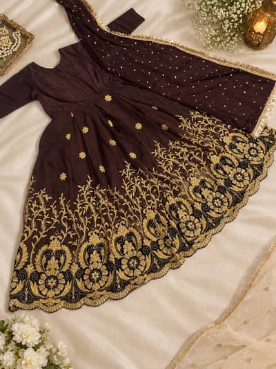 Brown gold maxi